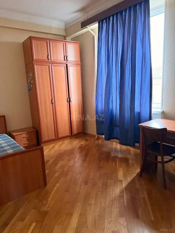Satılır 4 otaqlı mənzil 118 m²