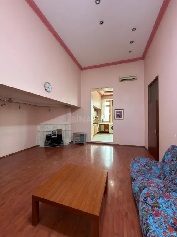 Satılır 4 otaqlı mənzil 118 m²
