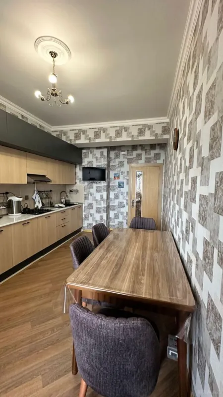 Satılır 2 otaqlı mənzil 105 m²