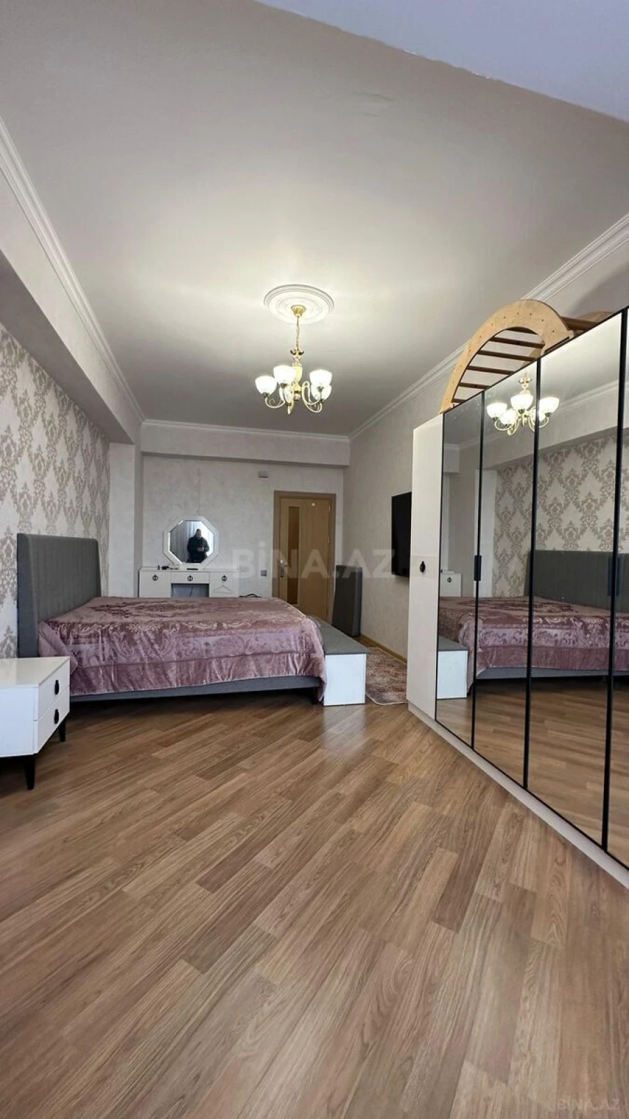 Satılır 2 otaqlı mənzil 105 m²