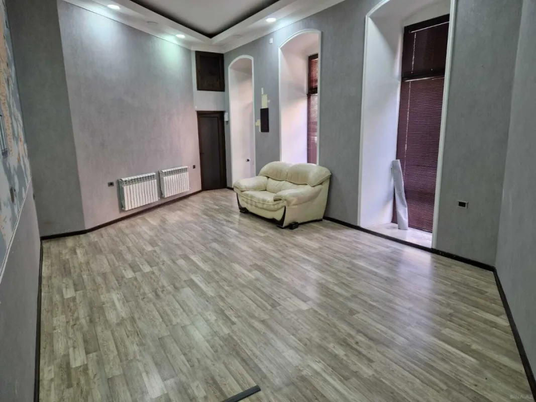 Kirayə verilir 7 otaqlı ofis 200 m²