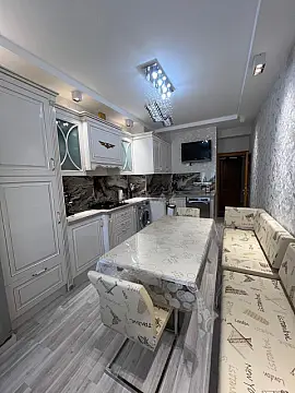 Satılır 4 otaqlı mənzil 137 m²