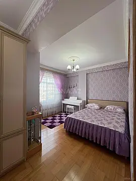 Satılır 4 otaqlı mənzil 137 m²
