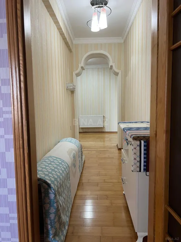 Satılır 4 otaqlı mənzil 137 m²