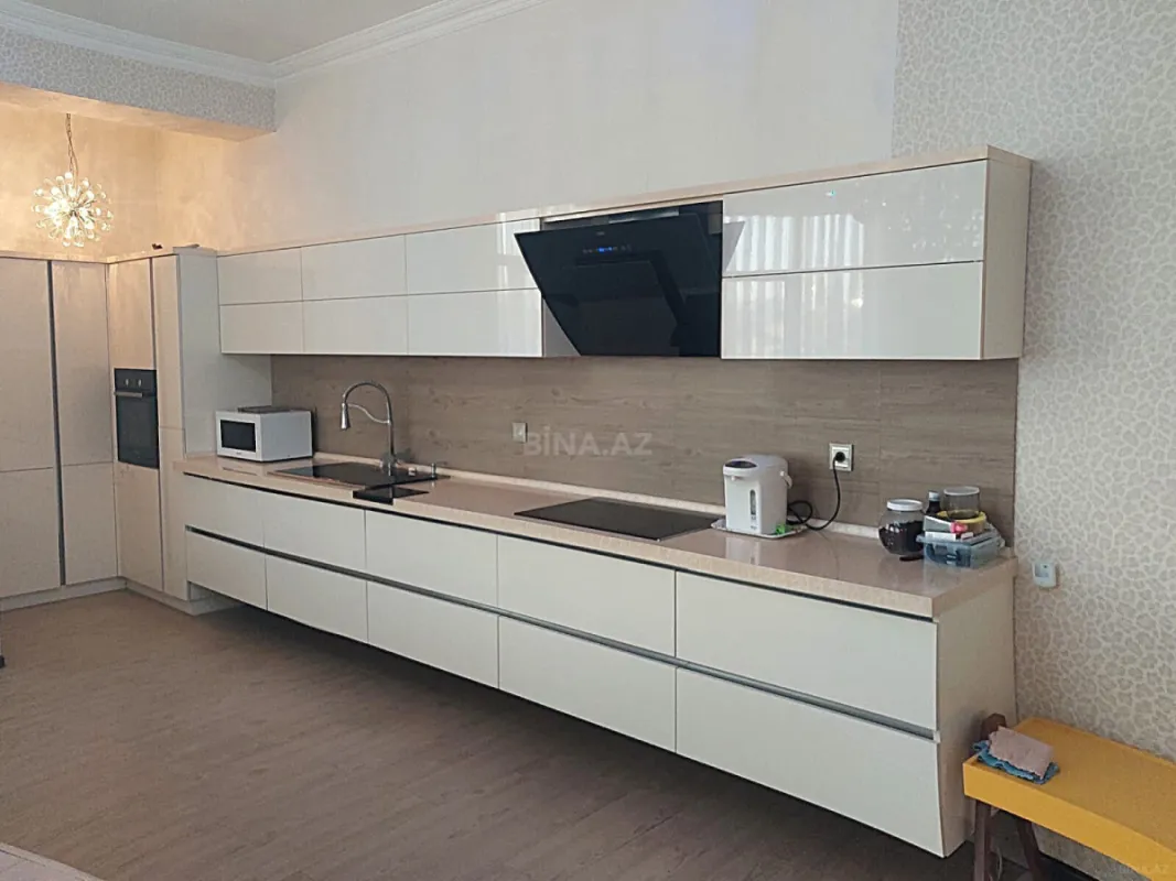 Satılır 4 otaqlı mənzil 170 m²