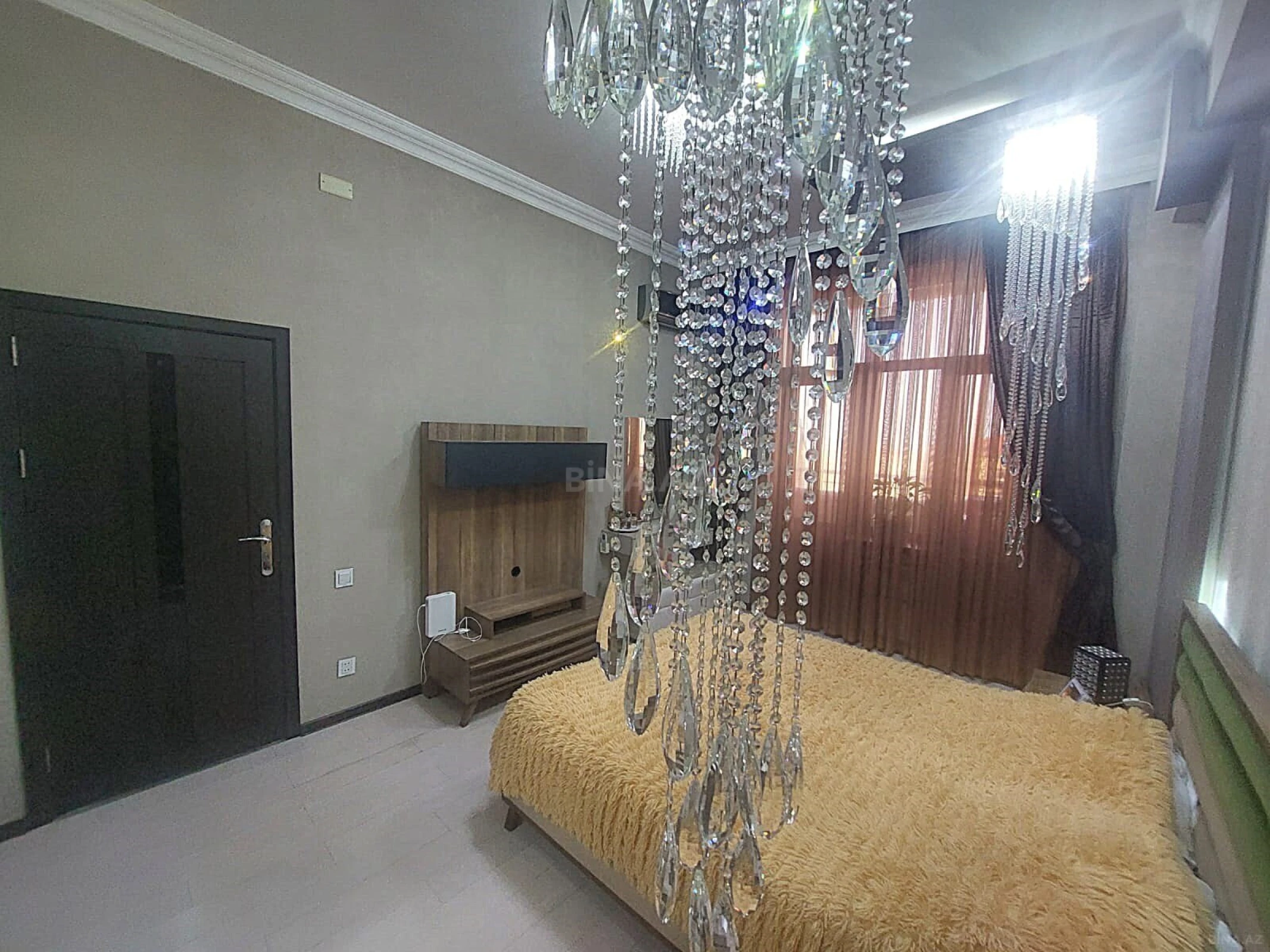 Satılır 4 otaqlı mənzil 170 m²