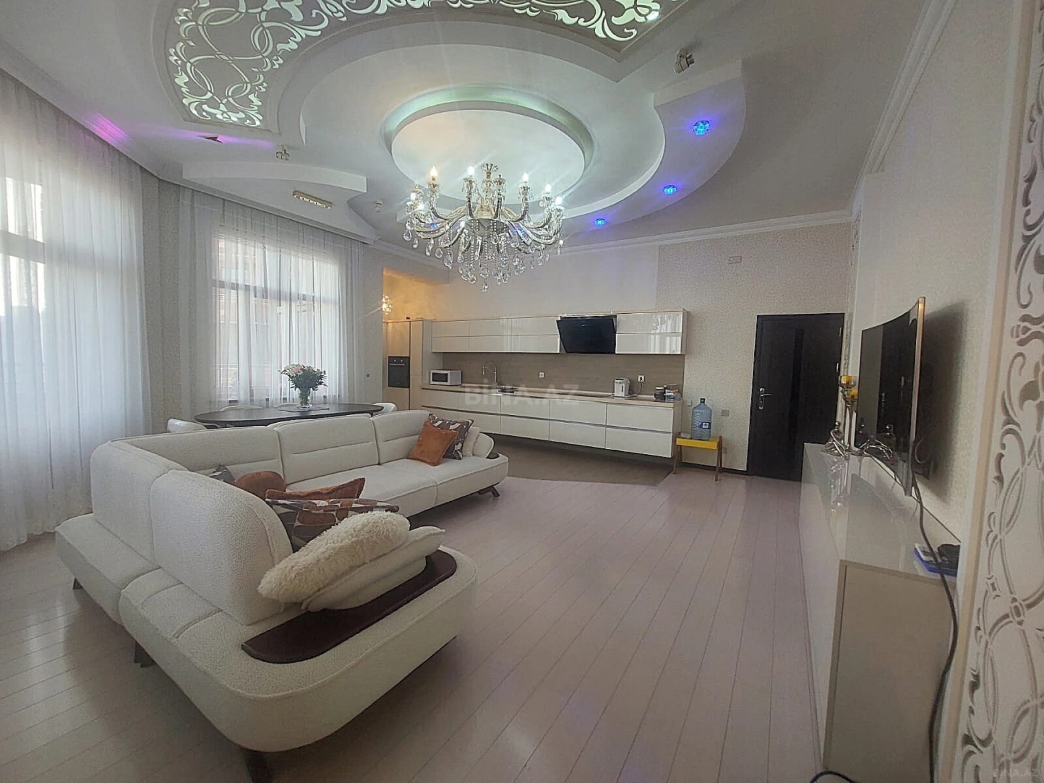 Satılır 4 otaqlı mənzil 170 m²