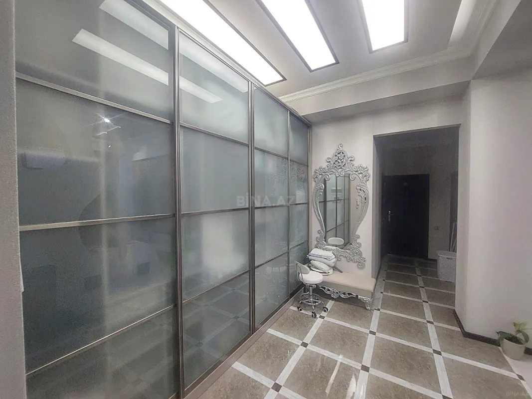 Satılır 4 otaqlı mənzil 170 m²