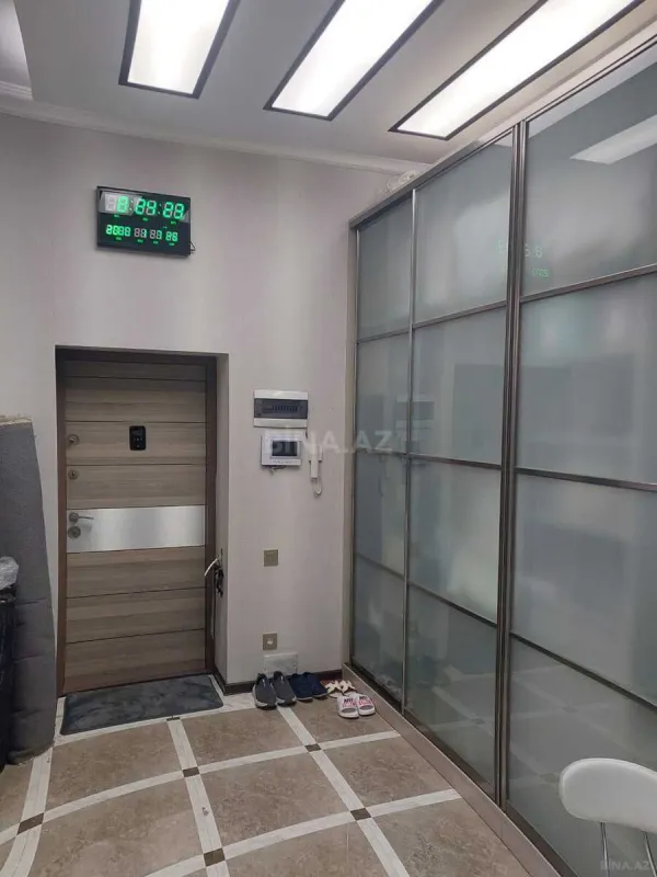 Satılır 4 otaqlı mənzil 170 m²