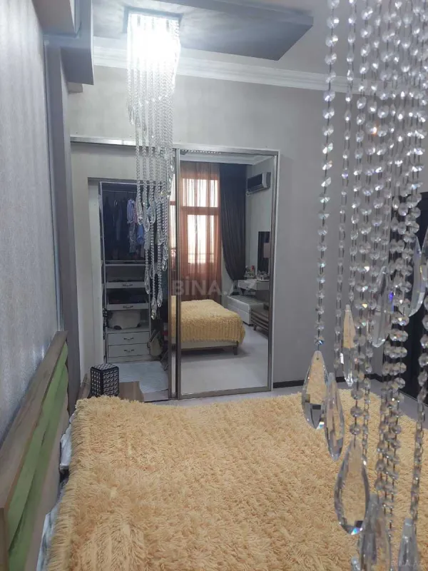 Satılır 4 otaqlı mənzil 170 m²
