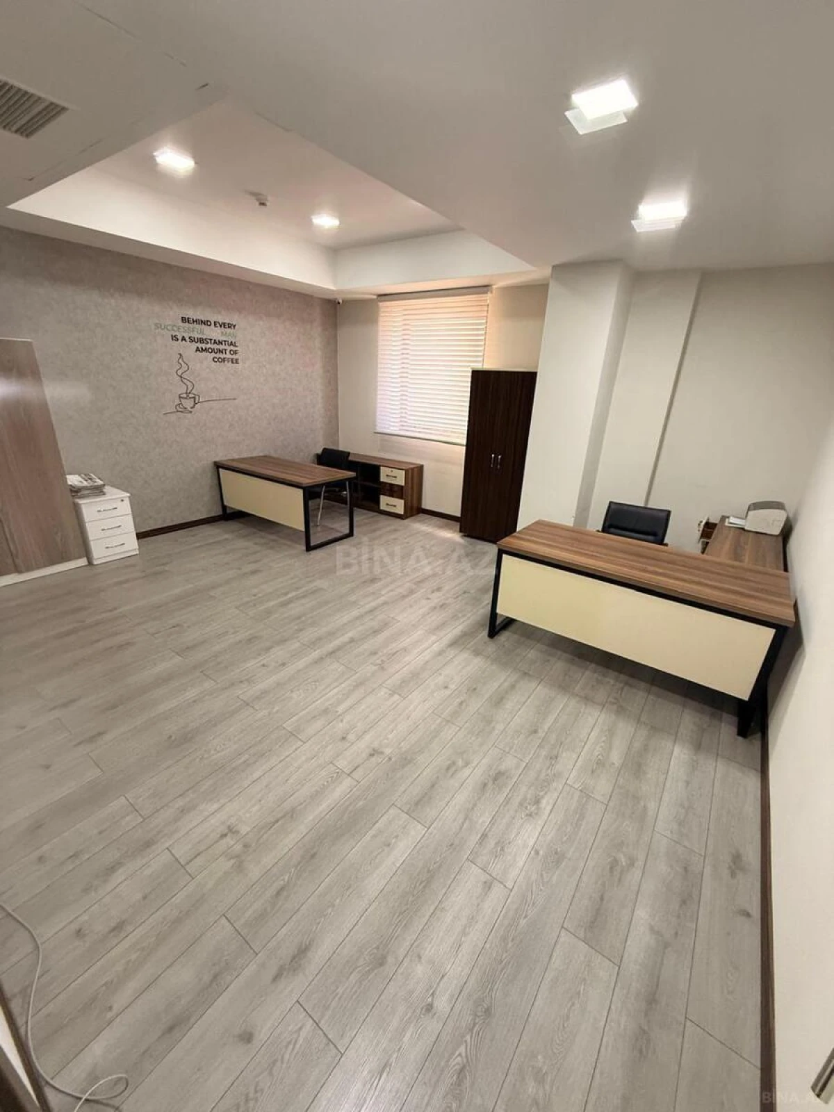 Kirayə verilir 5 otaqlı ofis 180 m²