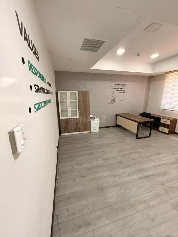Kirayə verilir 5 otaqlı ofis 180 m²
