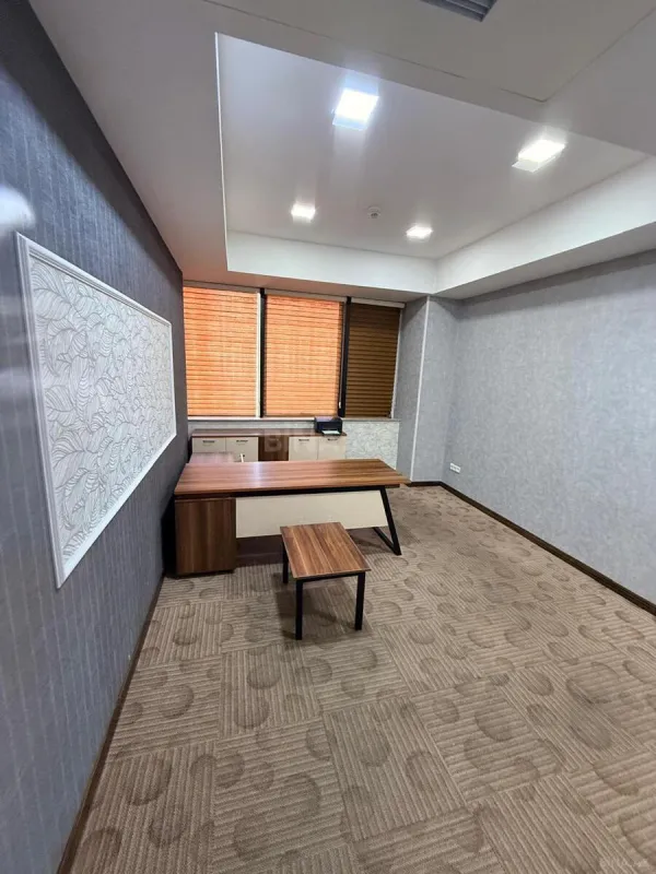 Kirayə verilir 5 otaqlı ofis 180 m²