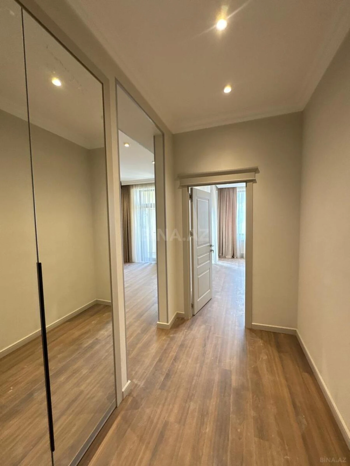 Satılır 2 otaqlı mənzil 62 m²
