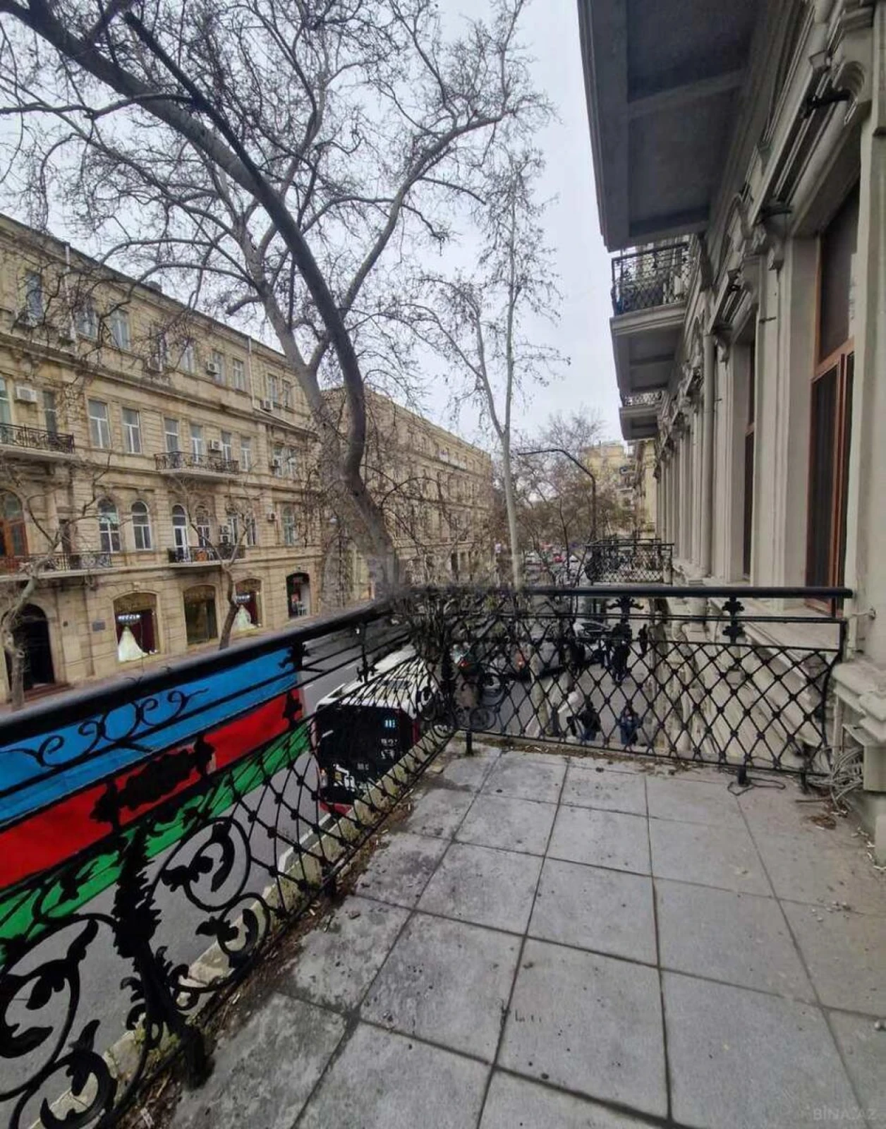 Satılır 4 otaqlı mənzil 220 m²