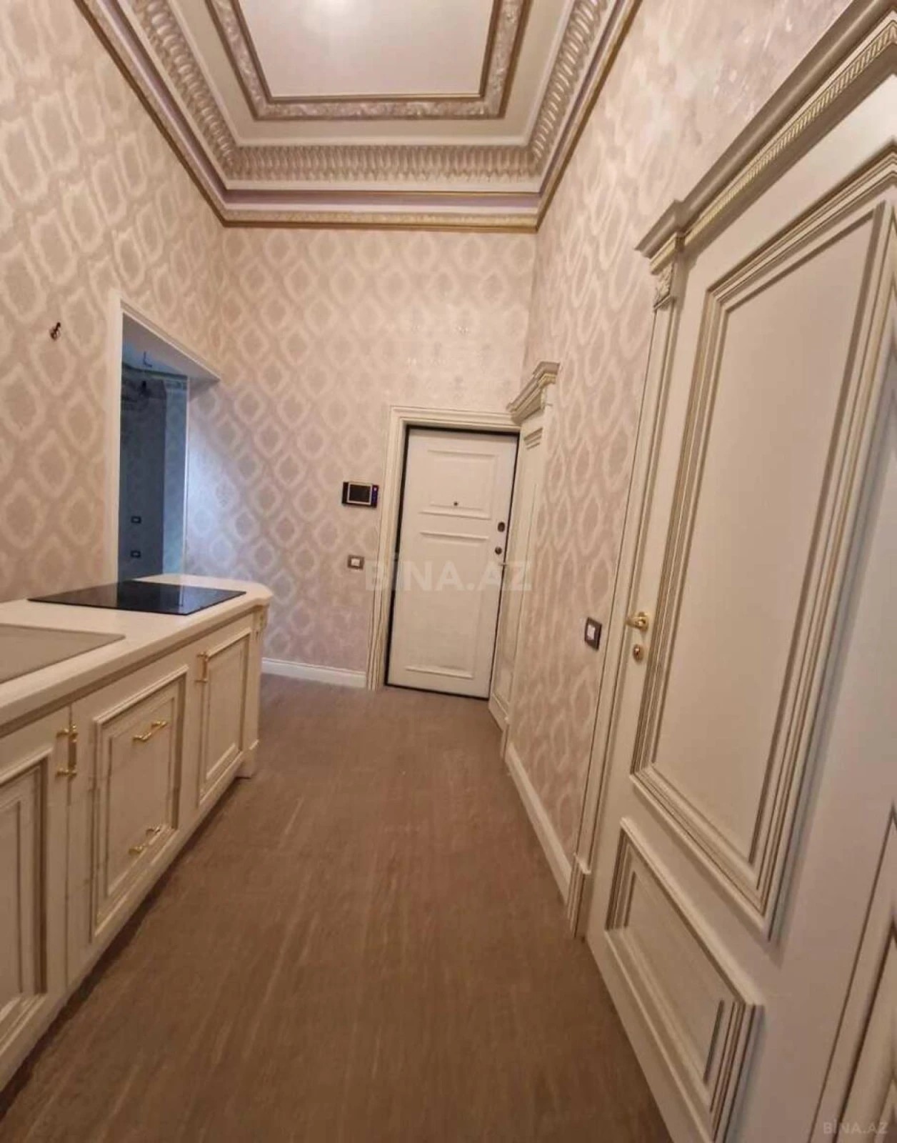 Satılır 4 otaqlı mənzil 220 m²