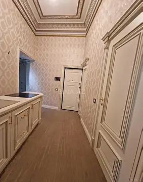 Satılır 4 otaqlı mənzil 220 m²