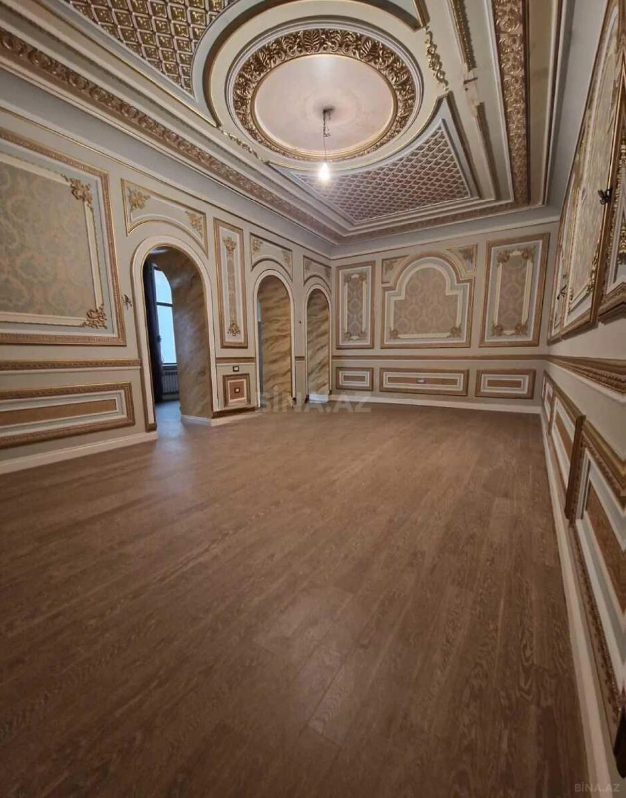 Satılır 4 otaqlı mənzil 220 m²