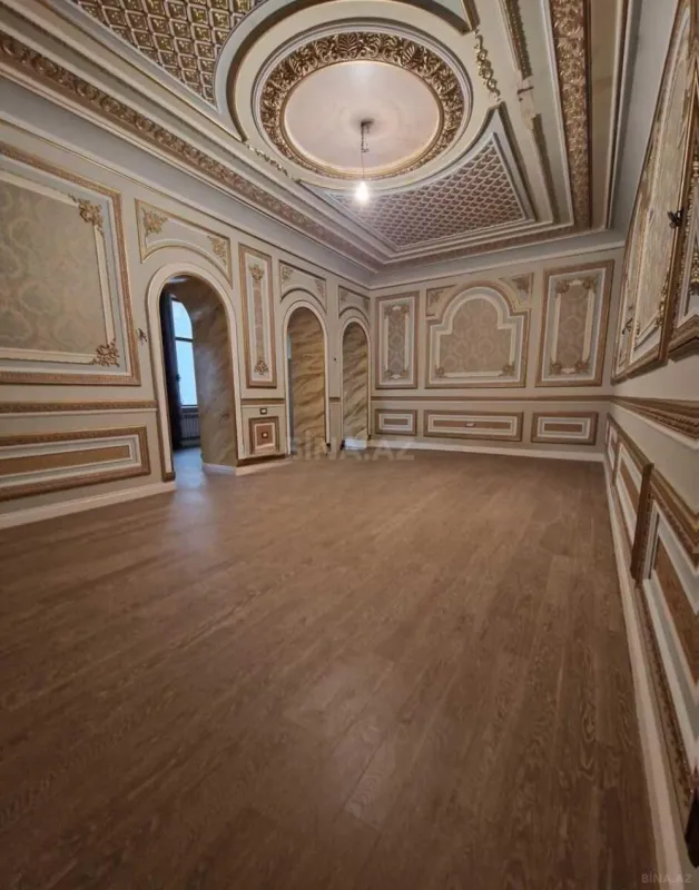 Satılır 4 otaqlı mənzil 220 m²