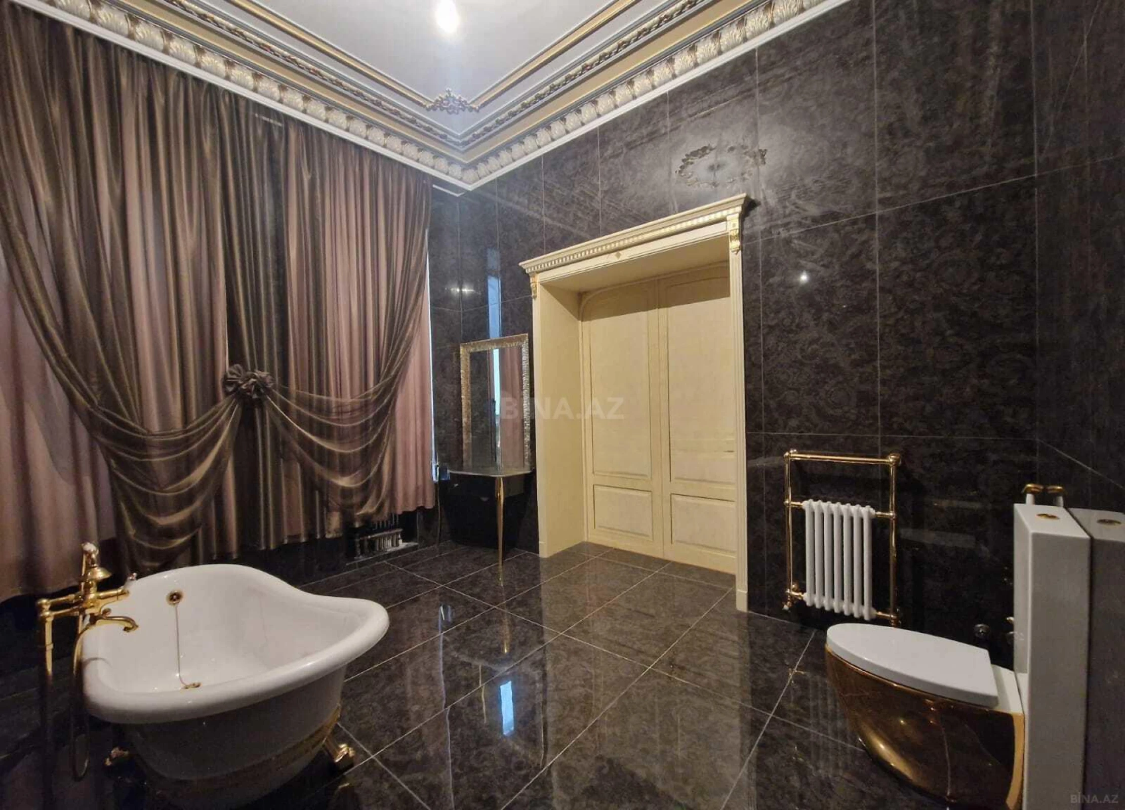 Satılır 4 otaqlı mənzil 220 m²