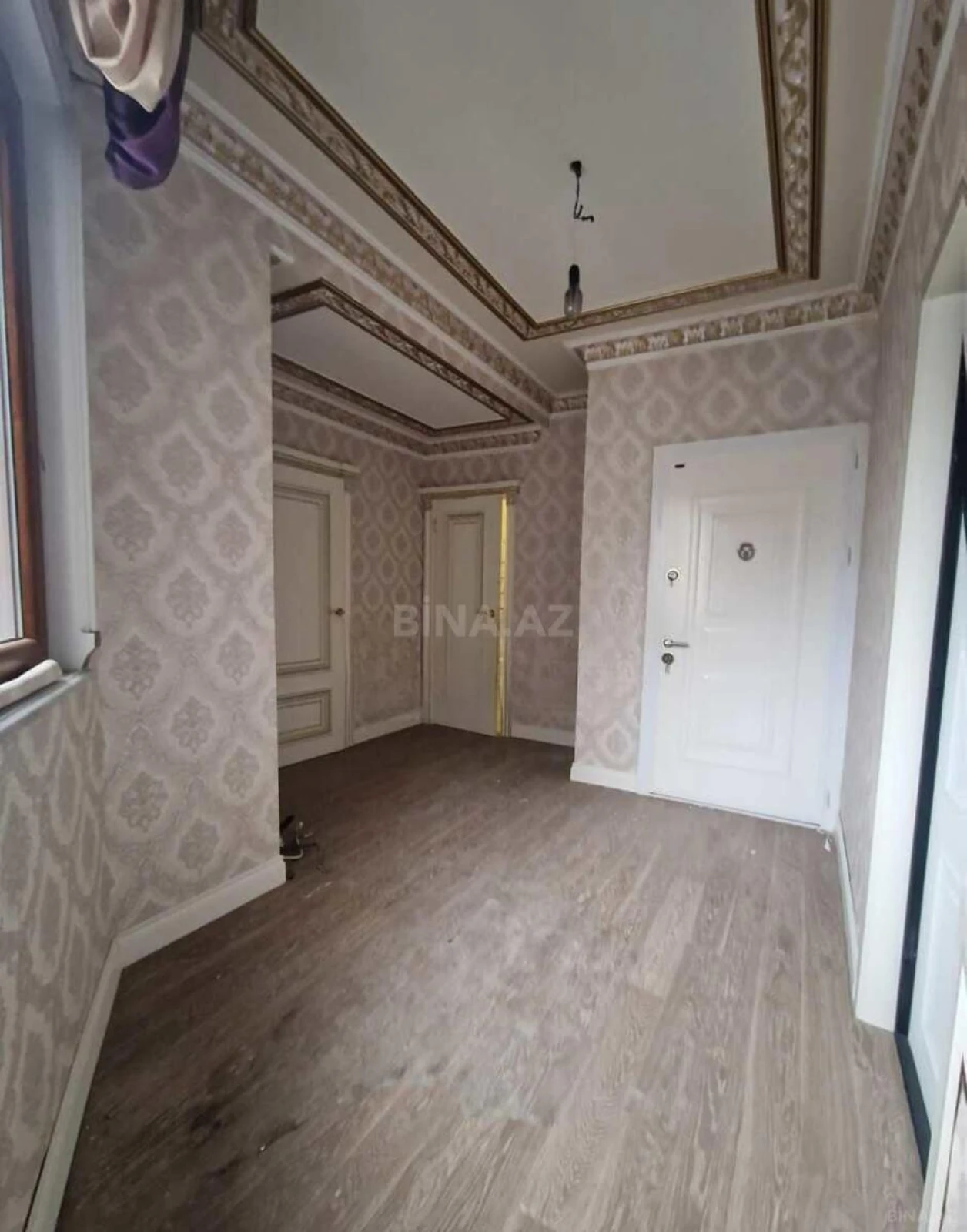 Satılır 4 otaqlı mənzil 220 m²