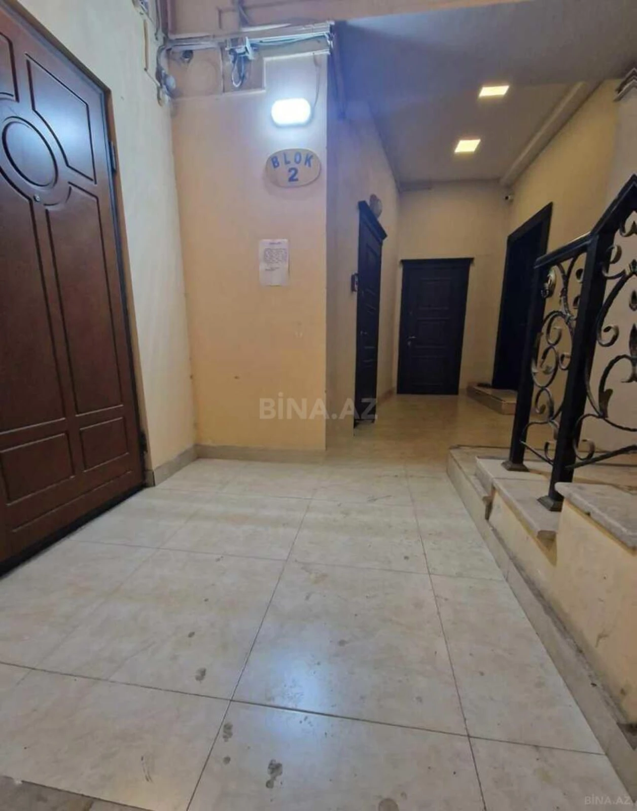 Satılır 4 otaqlı mənzil 220 m²