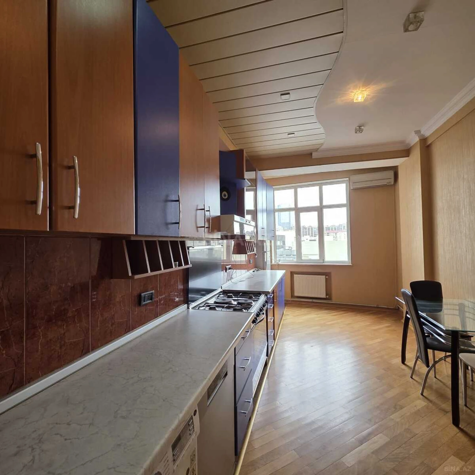 Kirayə verilir 4 otaqlı mənzil 150 m²