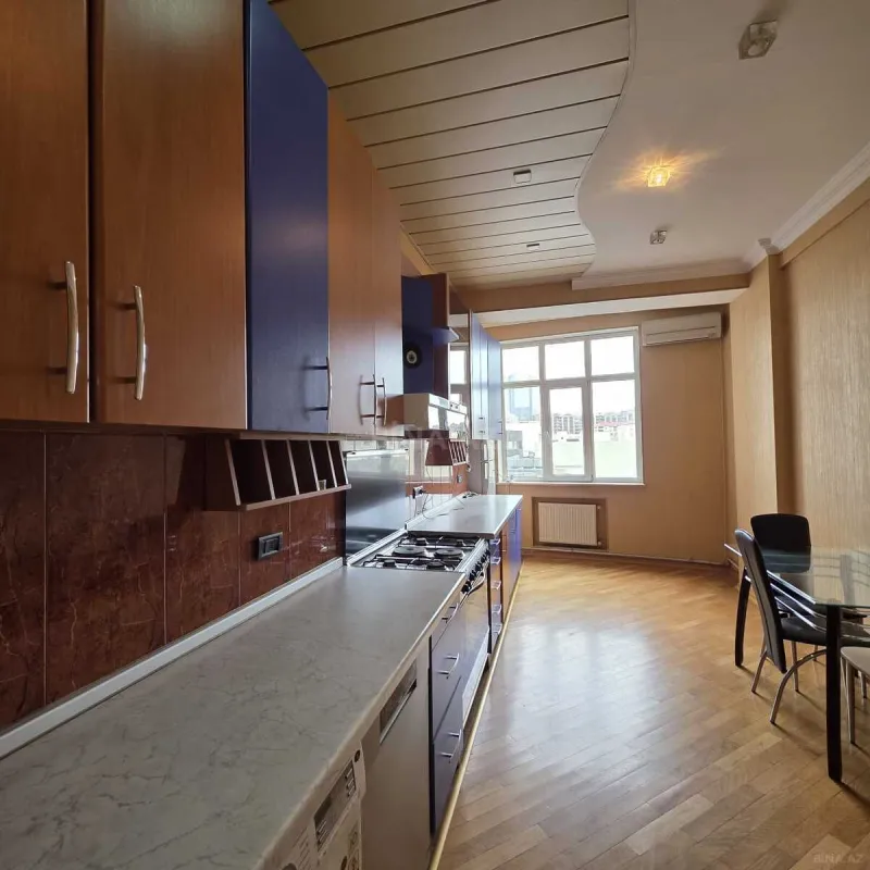 Kirayə verilir 4 otaqlı mənzil 150 m²