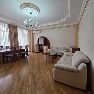 Kirayə verilir 4 otaqlı mənzil 150 m²