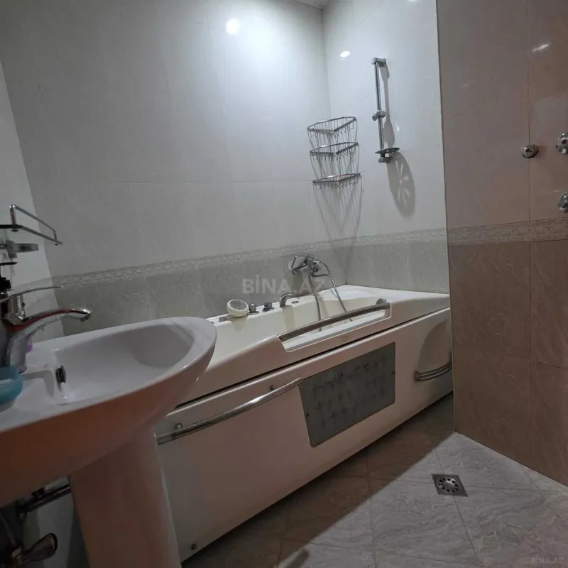 Kirayə verilir 4 otaqlı mənzil 150 m²