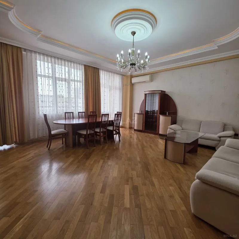 Kirayə verilir 4 otaqlı mənzil 150 m²