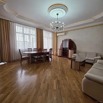 Kirayə verilir 4 otaqlı mənzil 150 m²