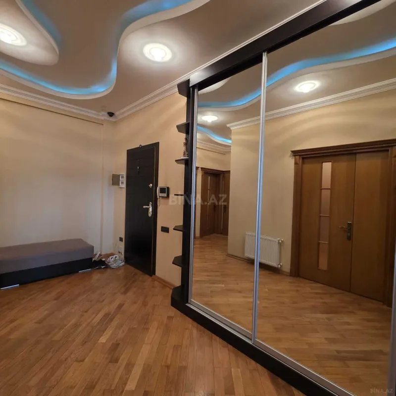 Kirayə verilir 4 otaqlı mənzil 150 m²