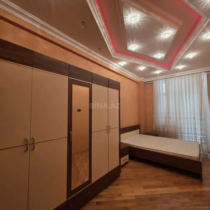 Kirayə verilir 4 otaqlı mənzil 150 m²