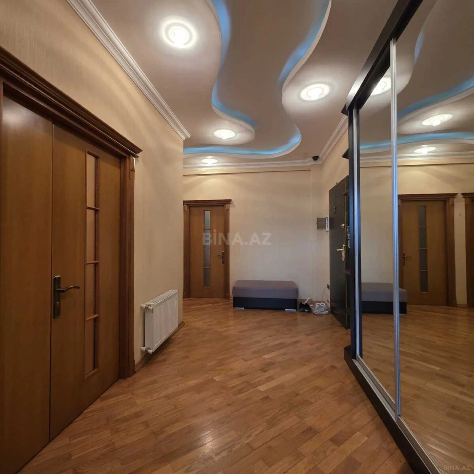 Kirayə verilir 4 otaqlı mənzil 150 m²