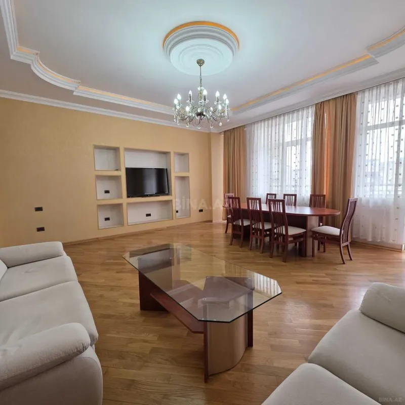 Kirayə verilir 4 otaqlı mənzil 150 m²