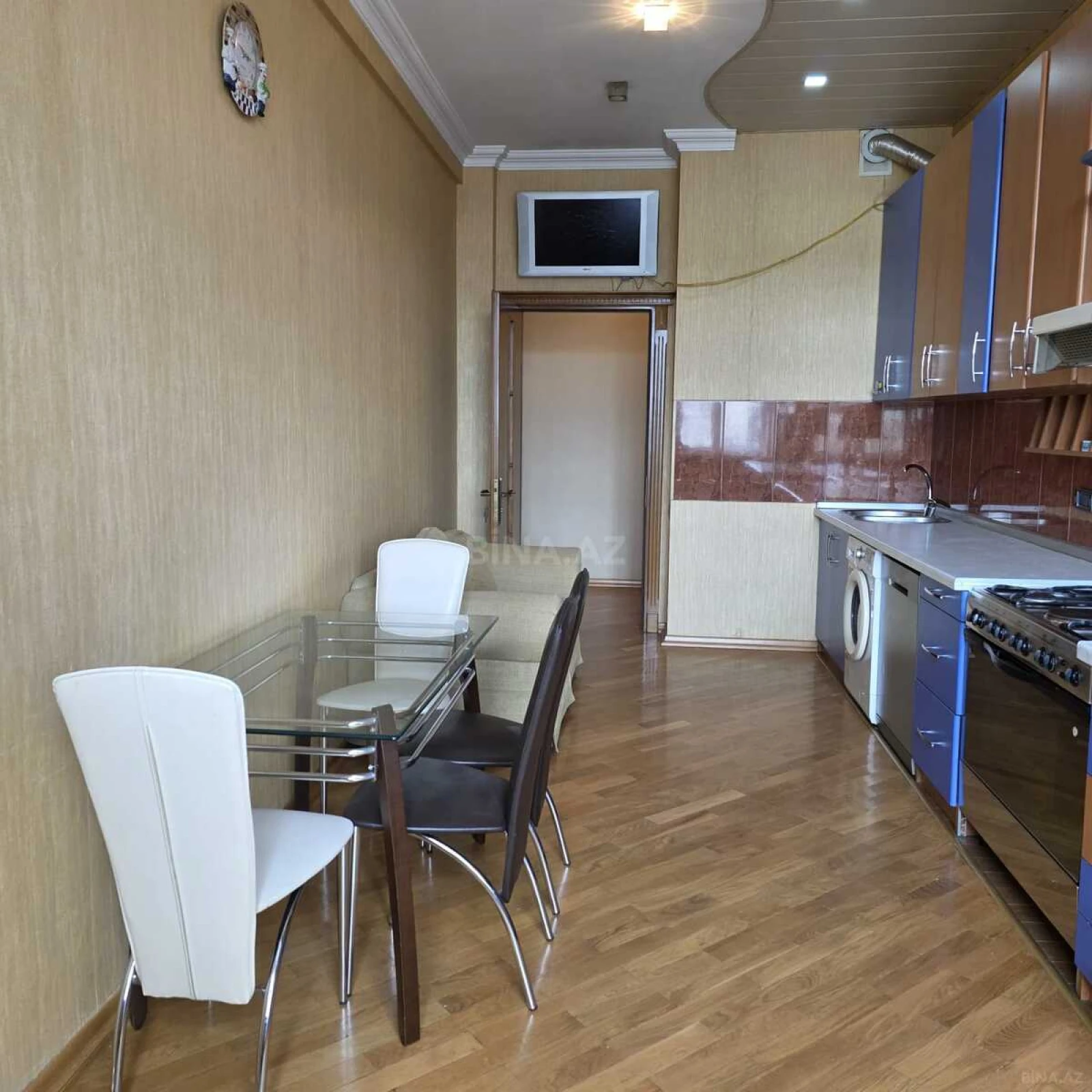 Kirayə verilir 4 otaqlı mənzil 150 m²