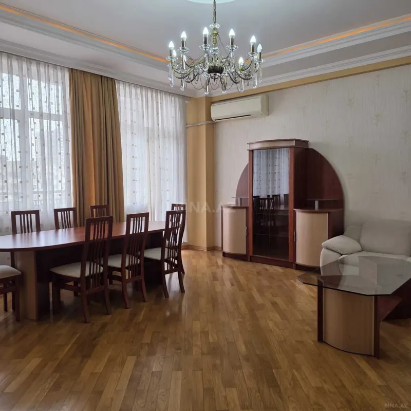 Kirayə verilir 4 otaqlı mənzil 150 m²