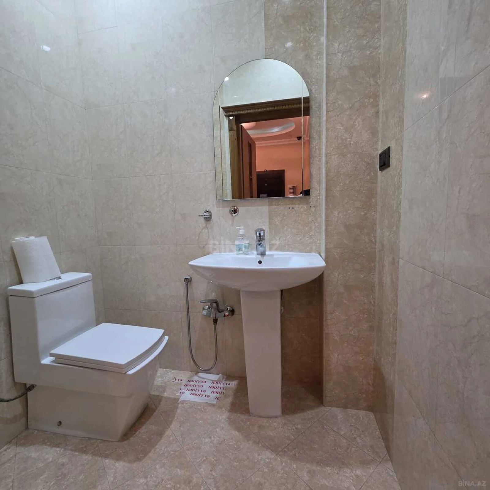 Kirayə verilir 4 otaqlı mənzil 150 m²