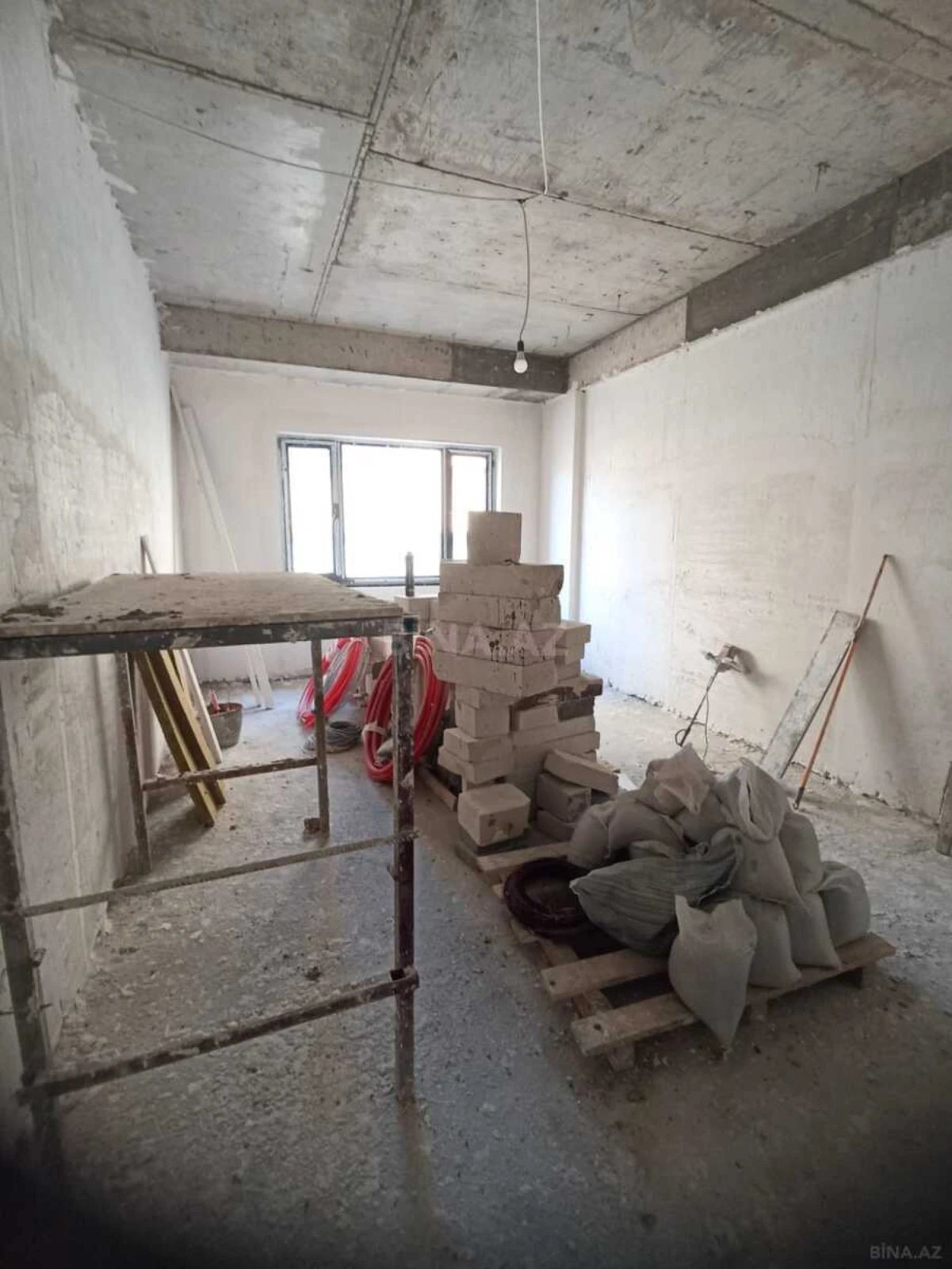 Satılır 4 otaqlı mənzil 166 m²