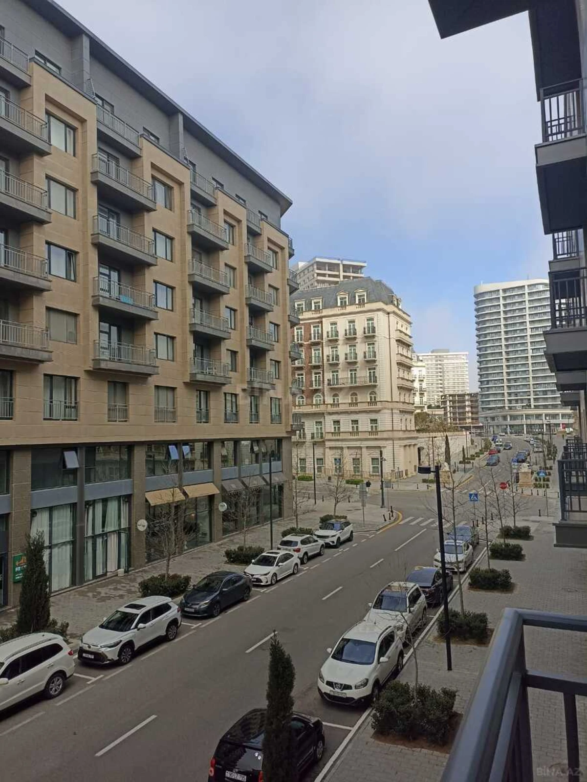 Satılır 4 otaqlı mənzil 166 m²