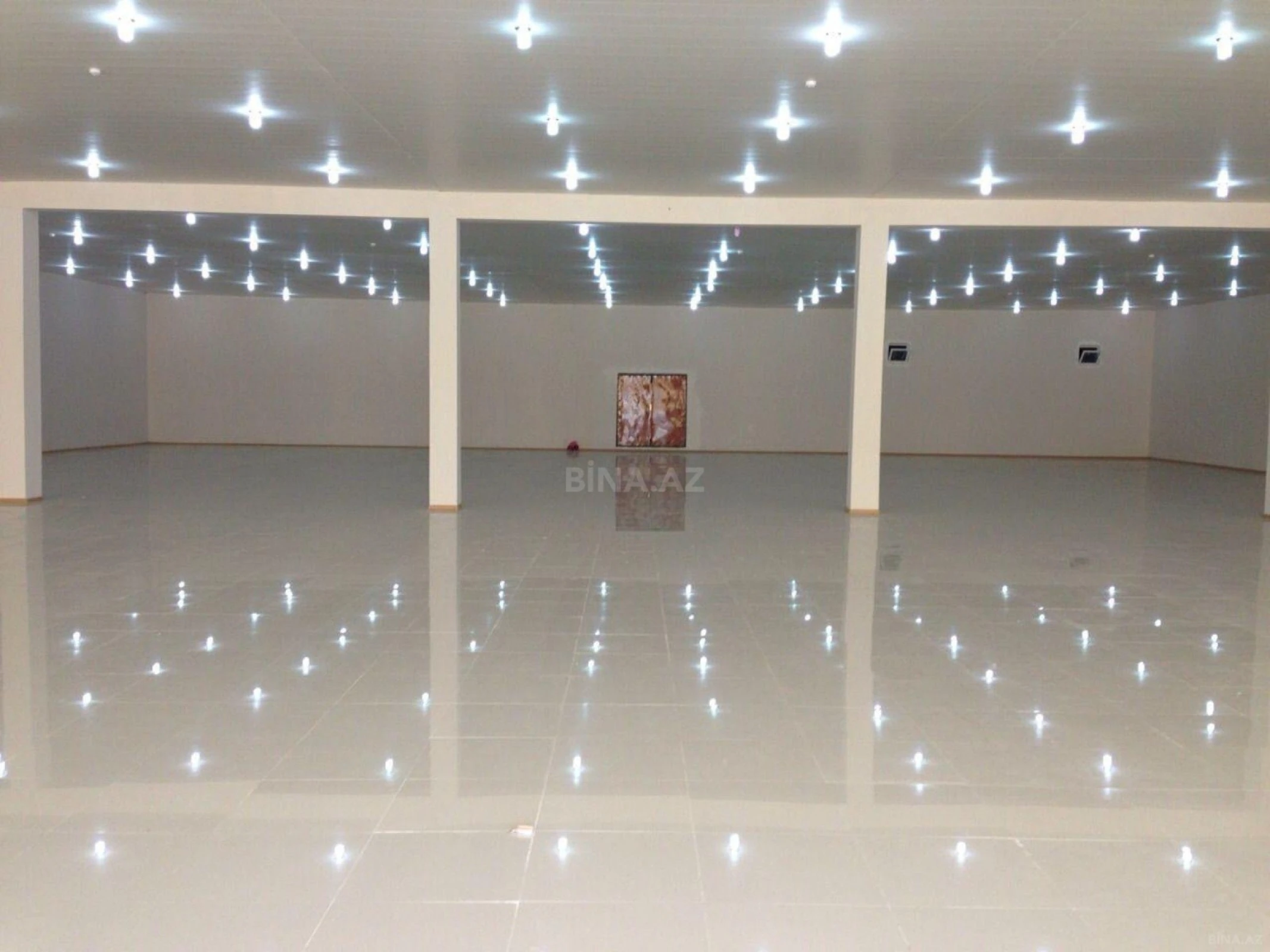 Satılır obyekt 1800 m²