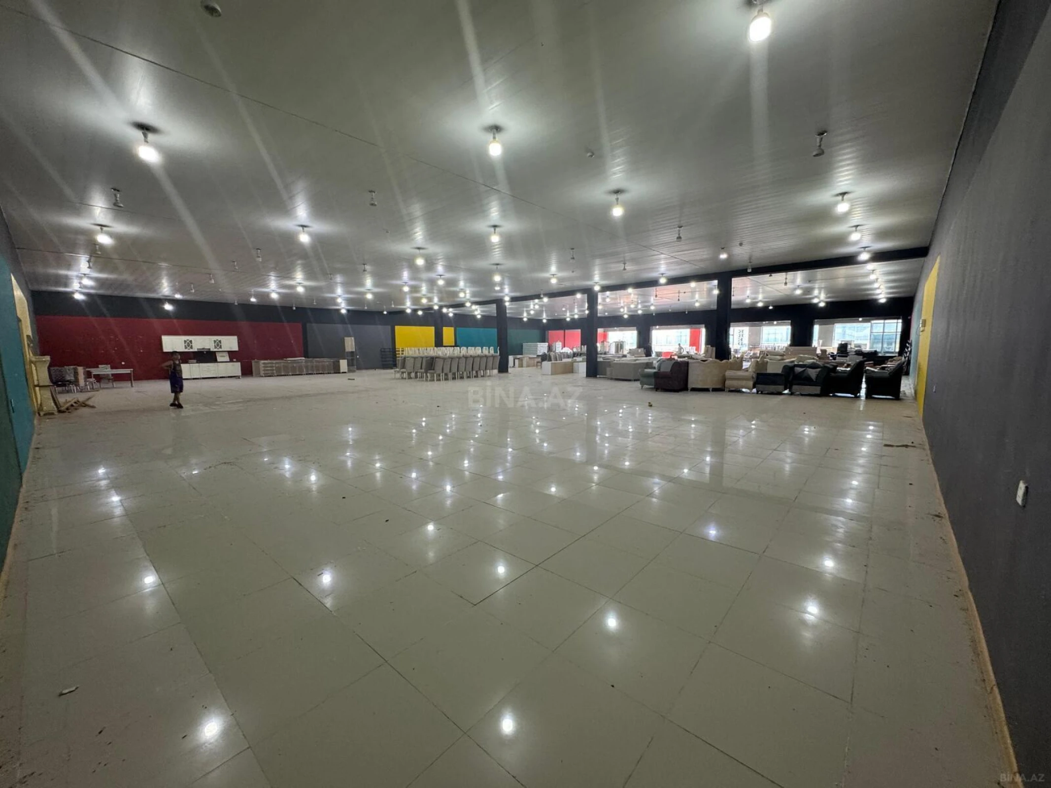 Satılır obyekt 1800 m²