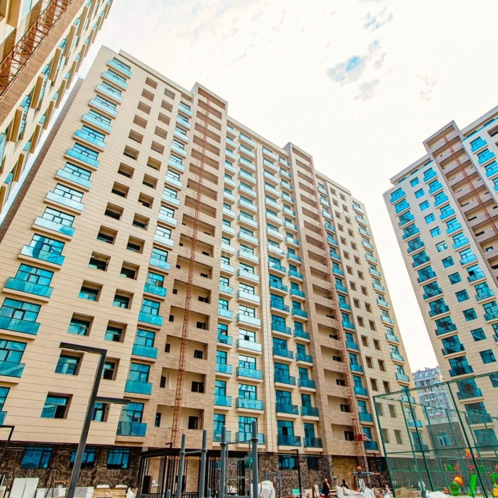 Satılır 2 otaqlı mənzil 71 m²
