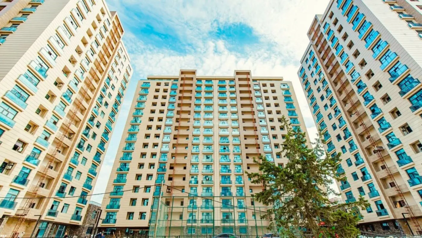 Satılır 2 otaqlı mənzil 71 m²