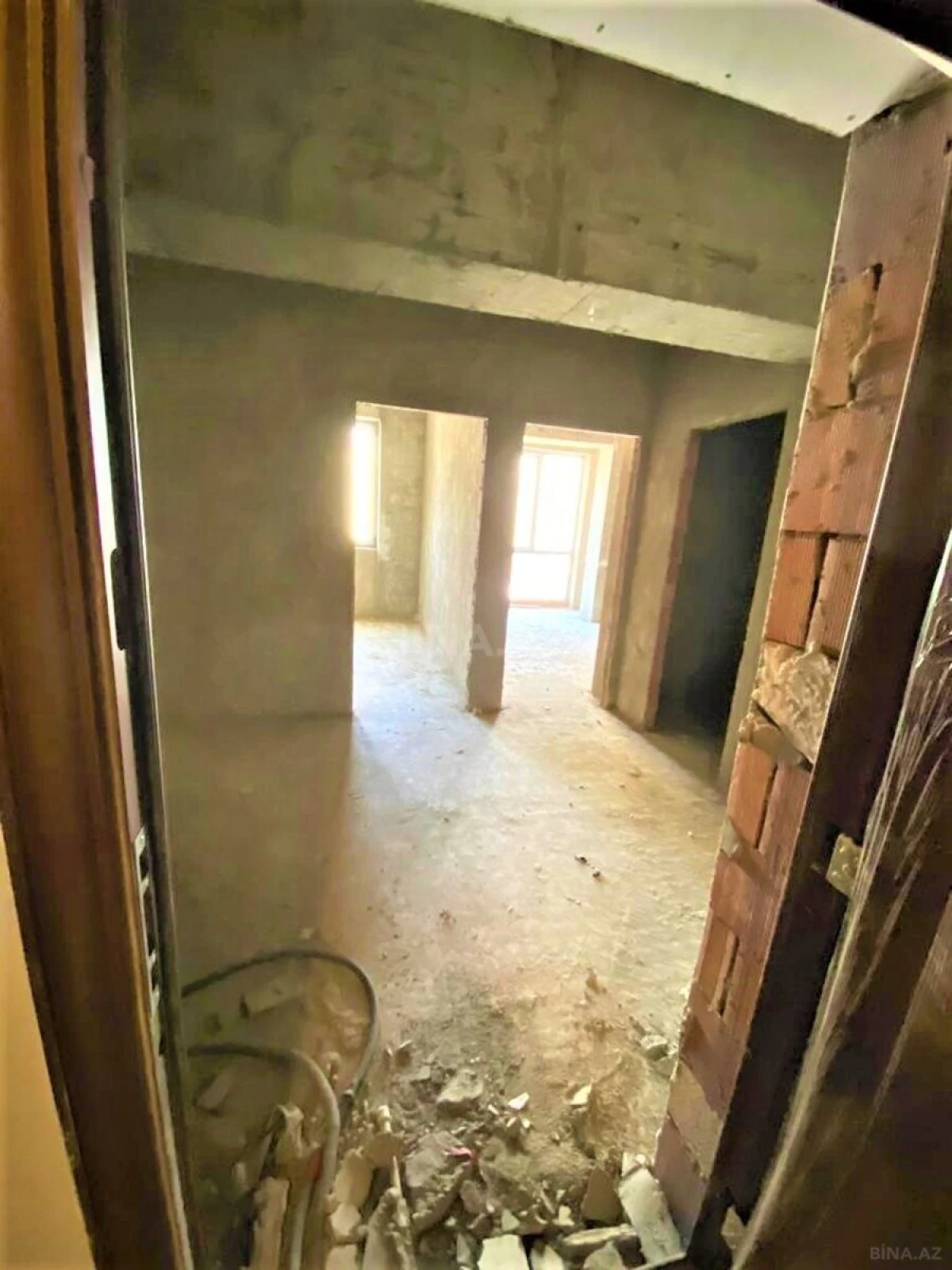 Satılır 2 otaqlı mənzil 71 m²