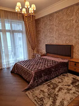 Kirayə verilir 4 otaqlı mənzil 205 m²