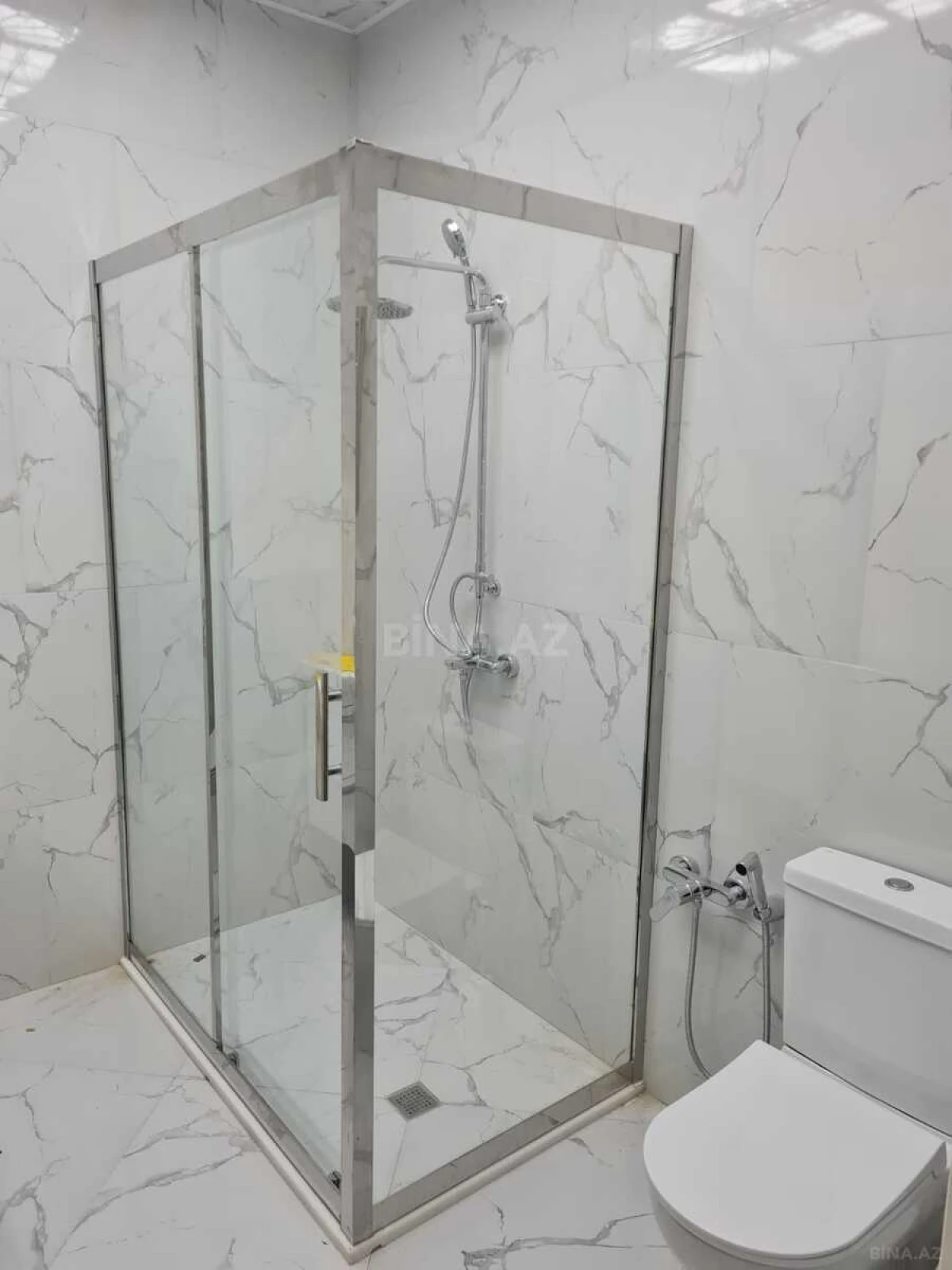 Kirayə verilir 4 otaqlı mənzil 205 m²