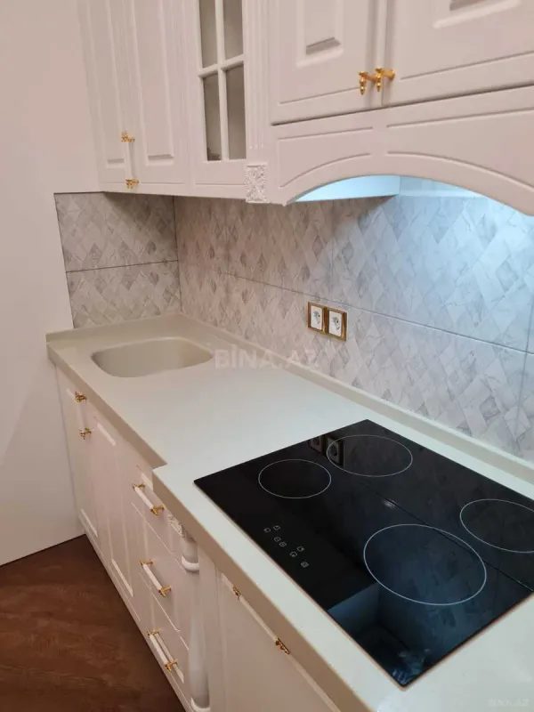 Kirayə verilir 4 otaqlı mənzil 205 m²