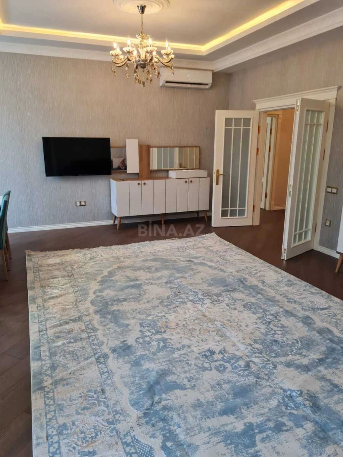 Kirayə verilir 4 otaqlı mənzil 205 m²